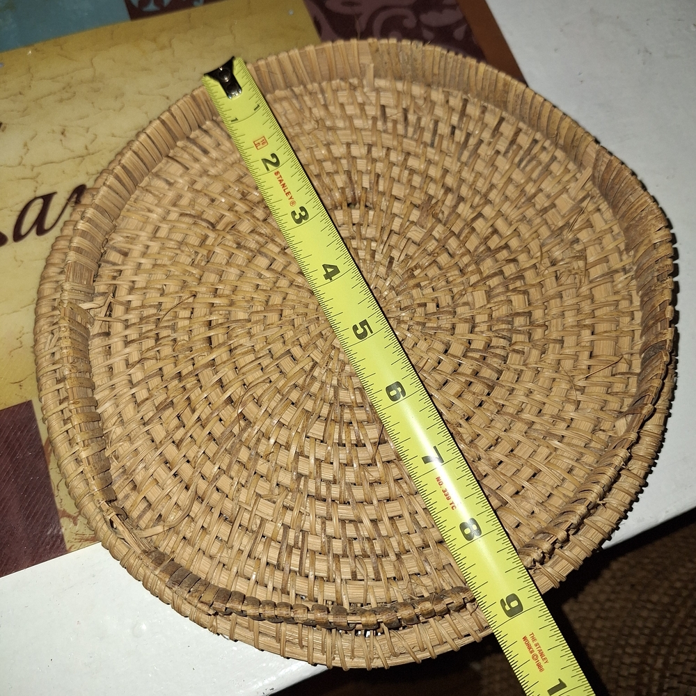 Lg Vintage Handwoven "Urn" Style Rattan Basket with Lid - Picture 14 of 16